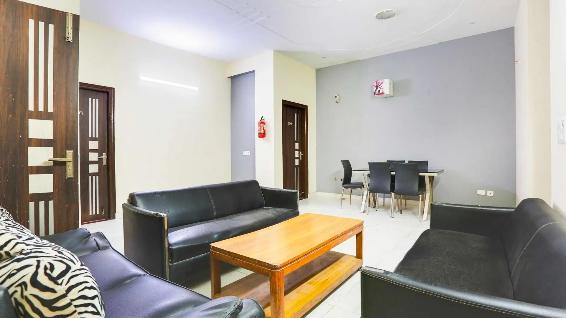Hotel O Sector 45 Near Huda Metro Station Gurgáon