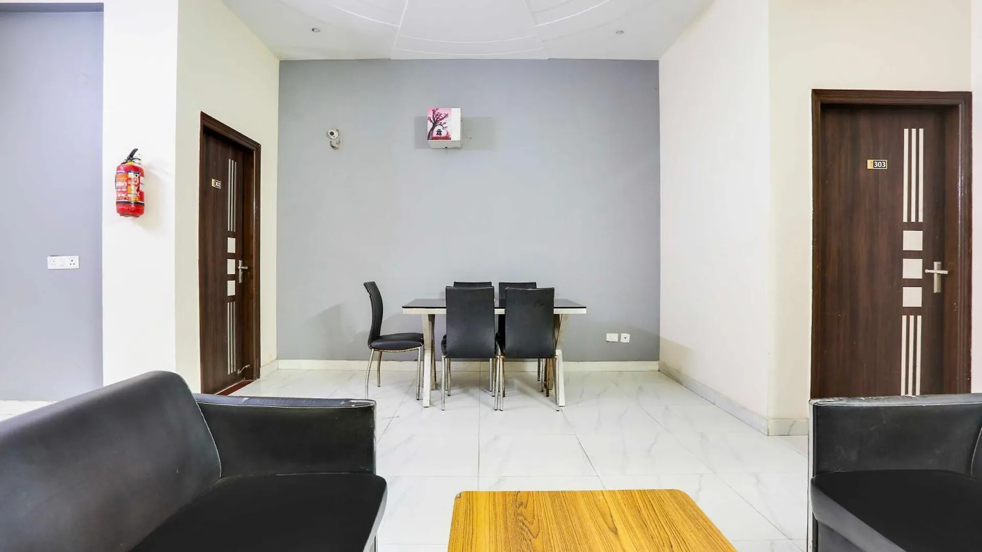 Hotel O Sector 45 Near Huda Metro Station Gurgáon 3*,  India