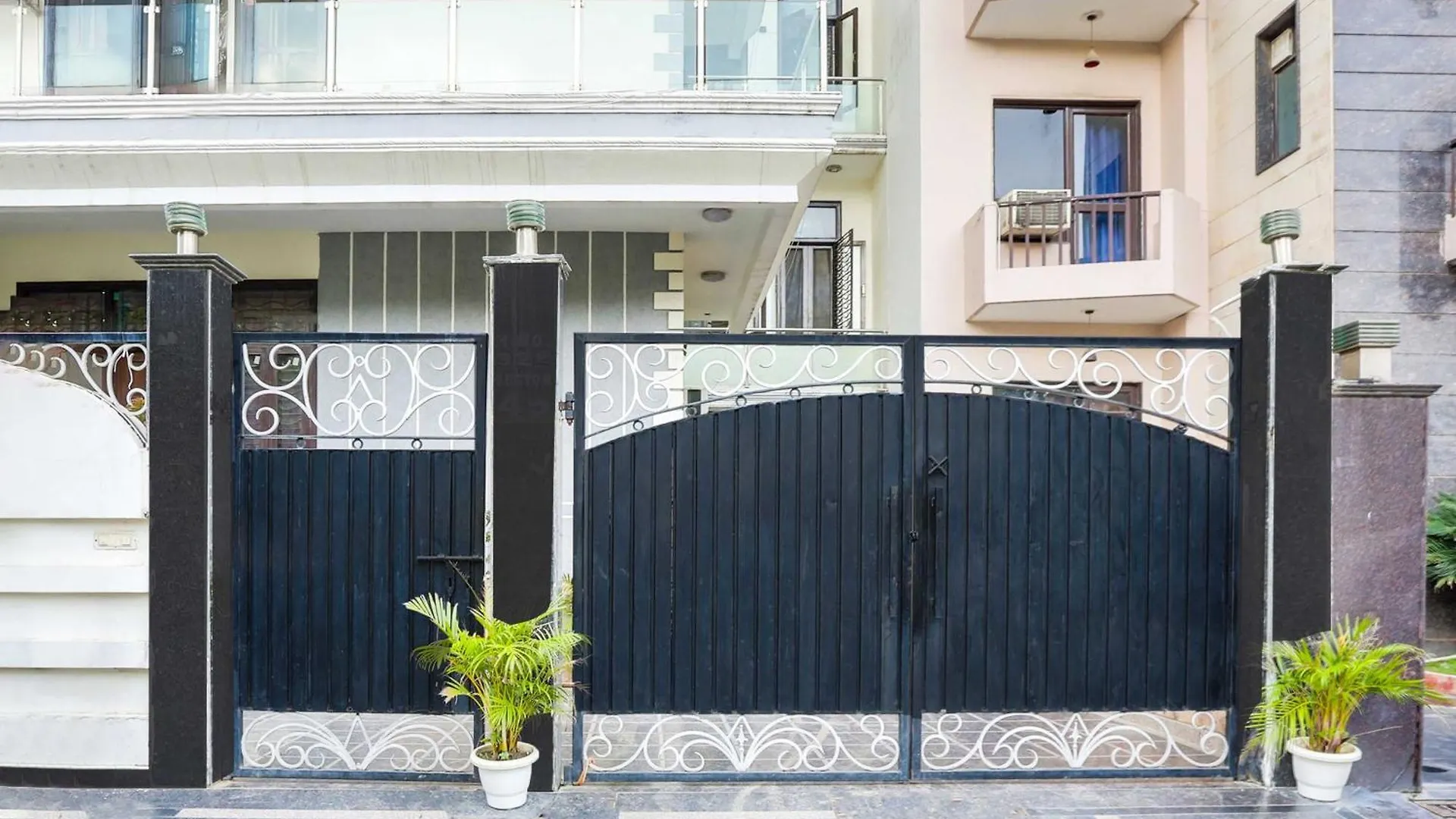 Hotel O Sector 45 Near Huda Metro Station Gurgaon